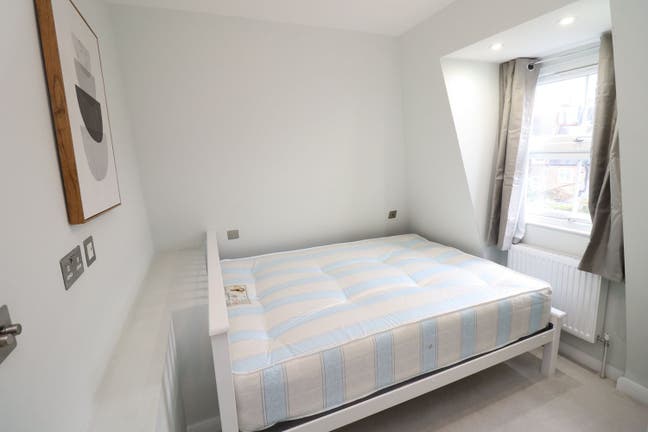New room in a great area - Fulham SW6 for October Main Photo