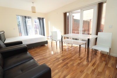 Last rooms in Zone 1 - London Bridge SE1 Main Photo