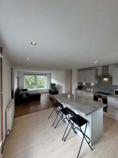 3 bedroom flat Main Photo