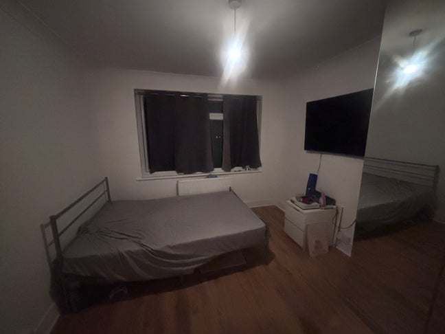 Double bedroom available (ready to move) Main Photo