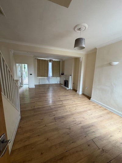 3 bedroom House available for rent in LU1 Main Photo