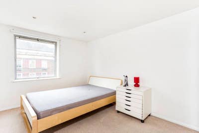 Furnished Spacious Room - 2B2B in Waterloo  Main Photo