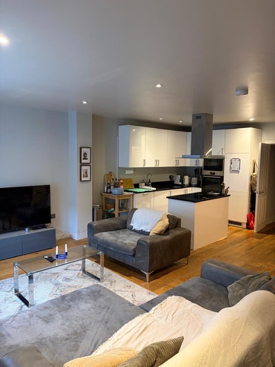 Large double room in De Beauvoir available  Main Photo