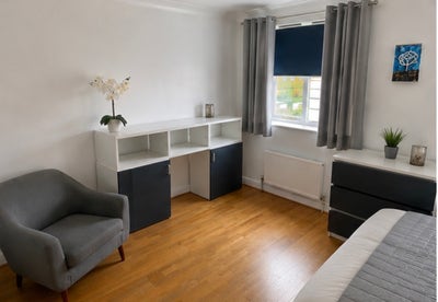 Large double Room + Private Living Area & En-Suite Main Photo