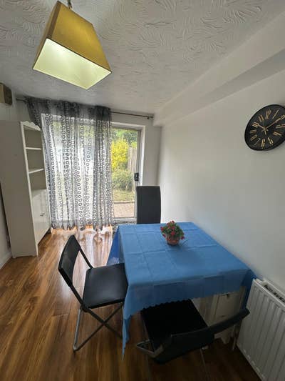 Bright Double Room near river Thames Main Photo