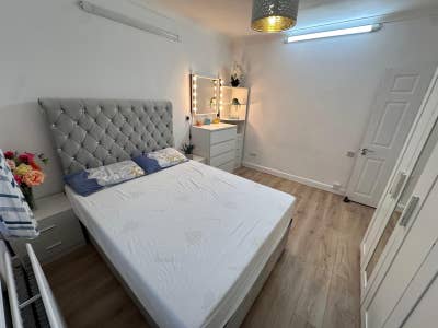 💎 Premium Rooms with Private Bathrooms In TW4✨  Main Photo