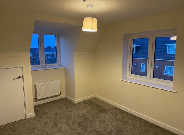 Two Rooms Available | Modern 4-Bed New Build Home Main Photo