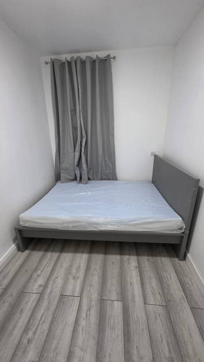 Single Room is available for rent in - E13 8RT Main Photo