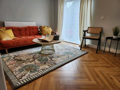 A spacious contemporary room in a house share Main Photo