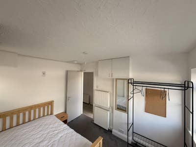 Room in a Shared House, Ensbury Avenue, BH10 Main Photo