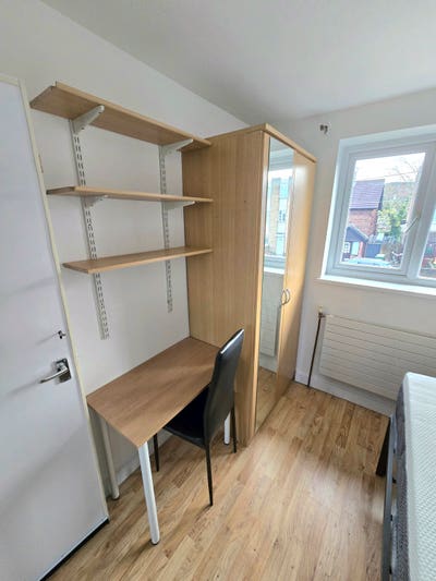Nice Single Room in  Canning Town Main Photo