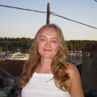 Young professional looking for friendly flatmates! Main Photo