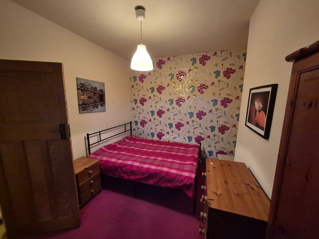 Spacious single room to rent Main Photo