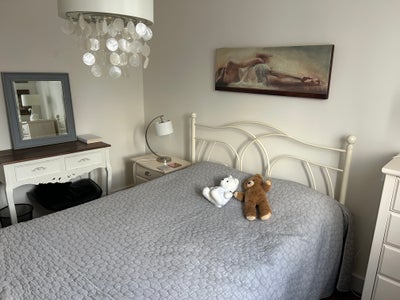 A room & bathroom in a lovely 3 bed house ,  Main Photo