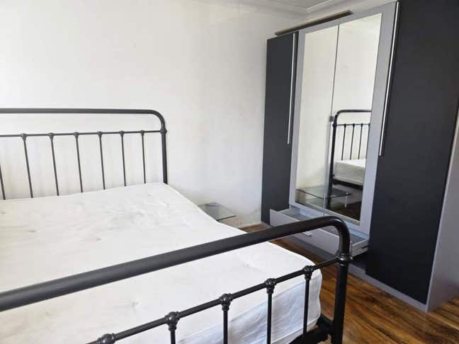  Double Room Available – RM3 7EP Main Photo