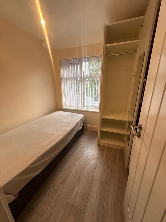 Single room for rent in uxbridge Main Photo