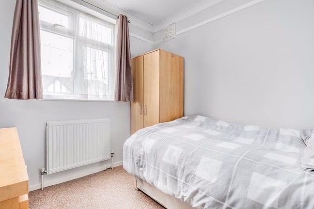 Double and single room available in Wallington Main Photo