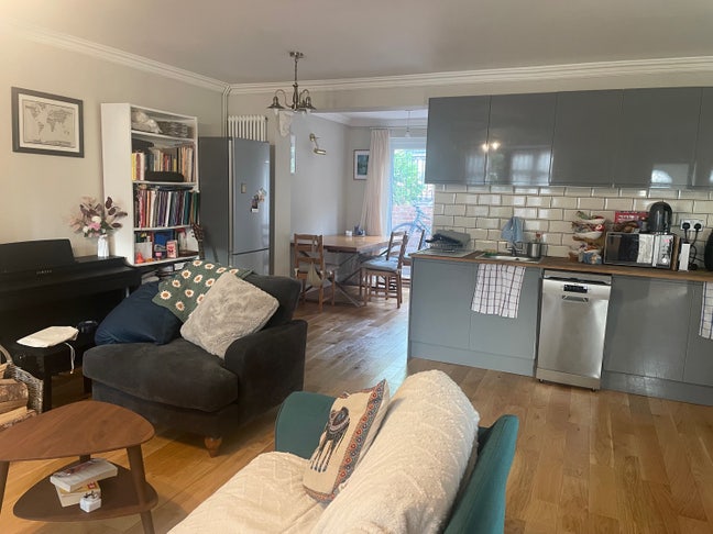 Double room with guest room availability Main Photo