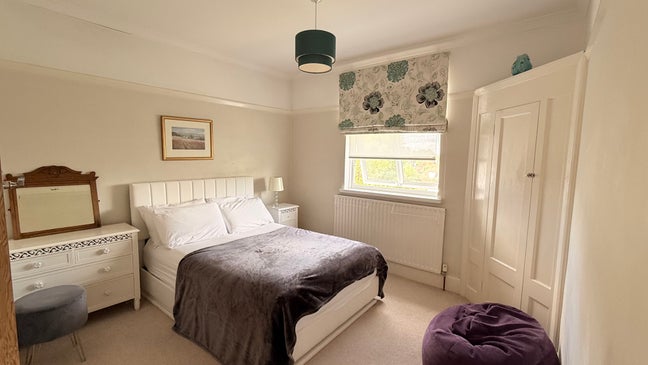 Spacious Double Room with London Views – Shirley Main Photo