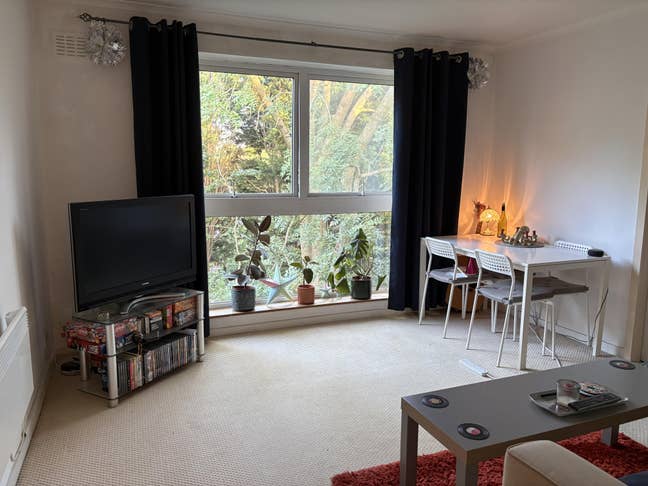 Room Available in Didsbury  Main Photo