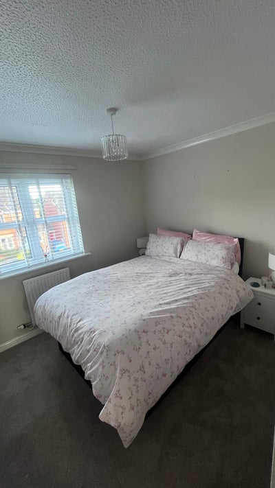 Double room close to hospital and town centre Main Photo