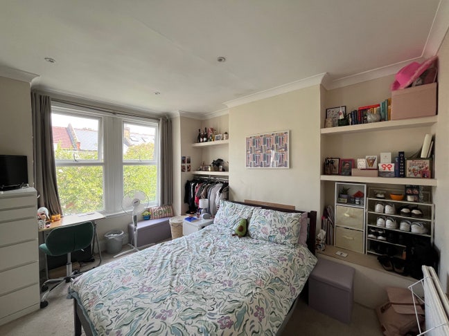 Bright and spacious double room in Southfields  Main Photo