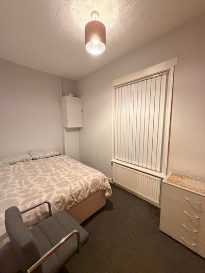 Spacious Double Room to Rent in Reddish – SK5 Main Photo