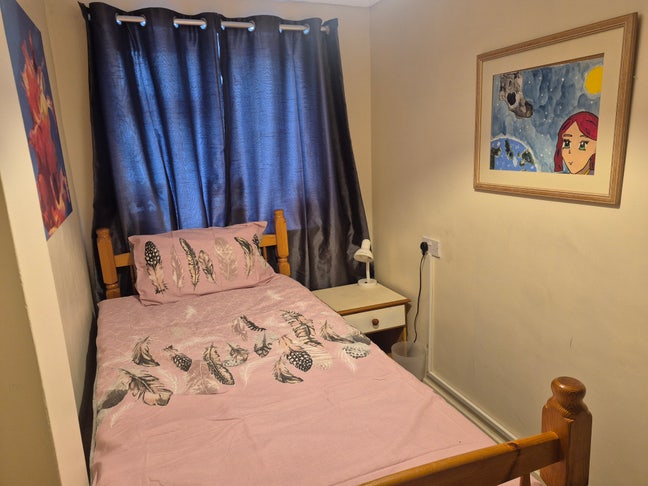 Single Bedroom w/ toilet Bills inc. Free internet Main Photo