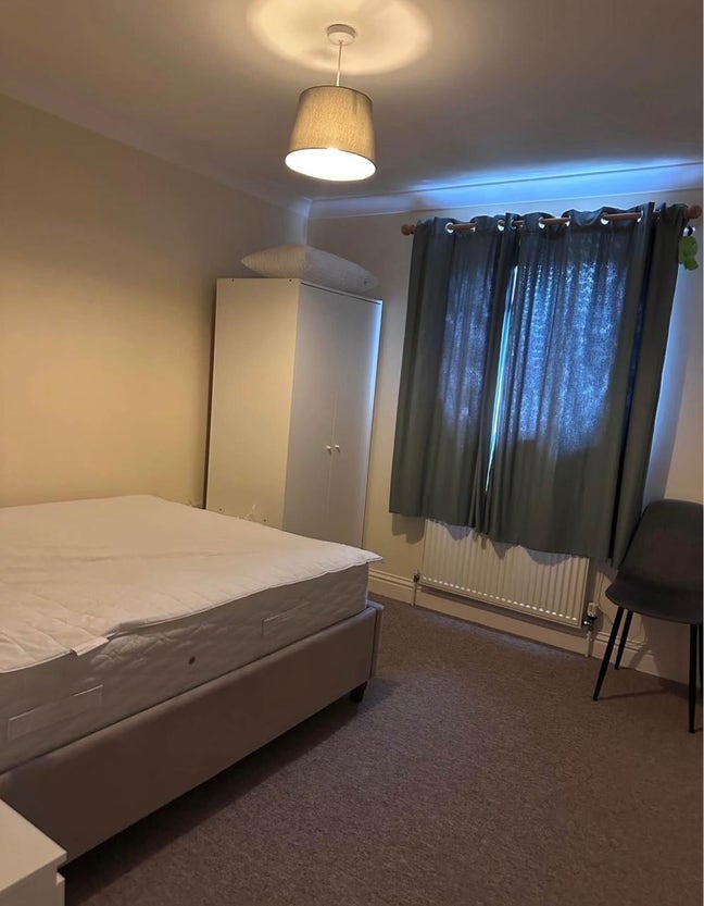 Double Bedroom Available  Main Photo