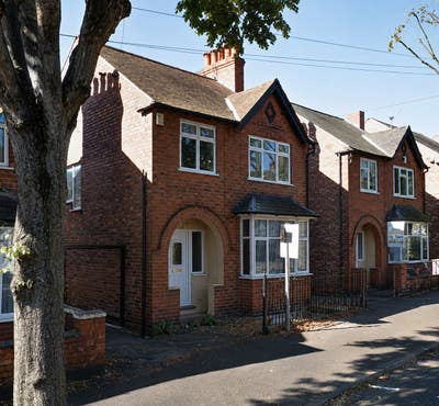 Rooms available in 5 bed property in Lenton Main Photo