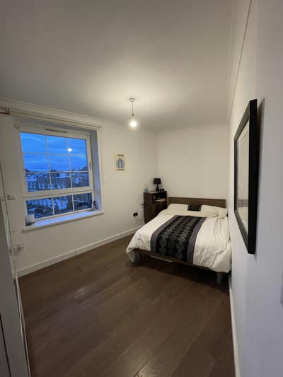 Spacious and airy room with great natural light Main Photo