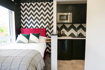 Prime Location 📍En-Suite Room 🚿 Available Now 🛏️  Main Photo