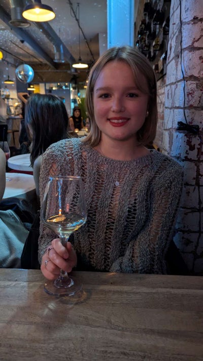 22 Year Old Wanting to Move Closer to Work! Main Photo