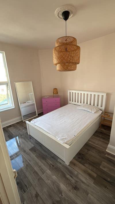 Double bedroom available  Main Photo
