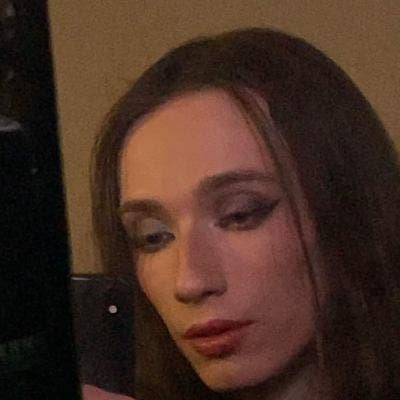 Trans-Fem looking for room. Main Photo