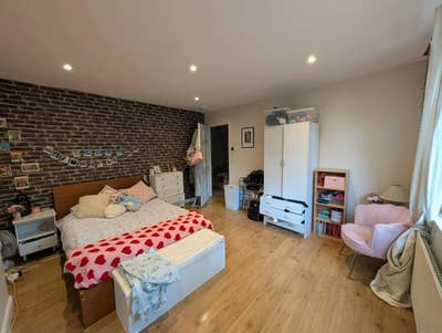 Room in a Shared House Main Photo