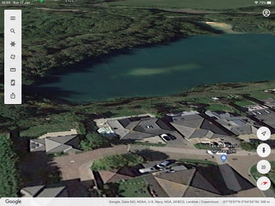 En suite overlooking a lake in godstone  Main Photo