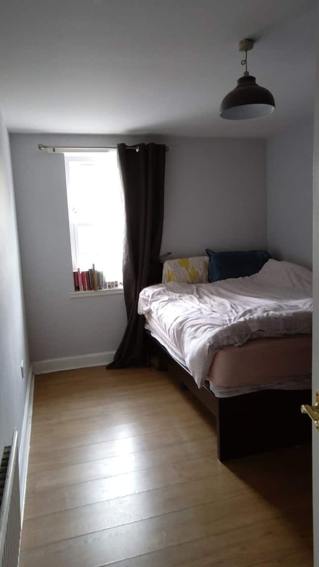 Spacious room in central Edinburgh  Main Photo