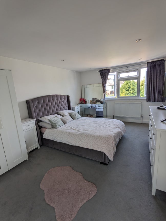 Spacious Loft Room with En Suite - Muslim Women Main Photo