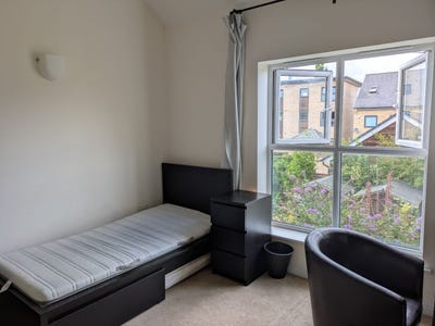 En-suite Room Friendly House Orchard Park Main Photo