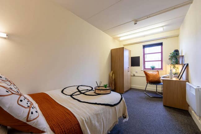 Medium non ensuite - Need gone asap!! Main Photo