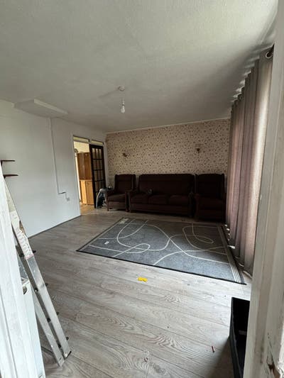3 bedroom end terrace house Main Photo