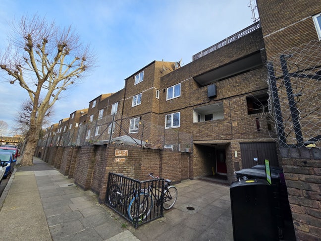 3 bed flat to rent Campbell Road, London E3 Main Photo