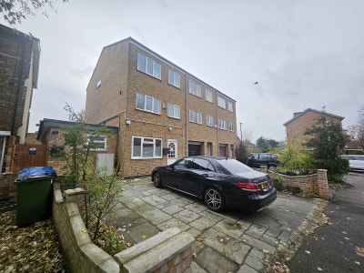3 Bedroom ground floor flat Main Photo