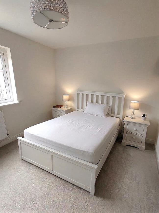 Double room in new home 10 mins to train station  Main Photo