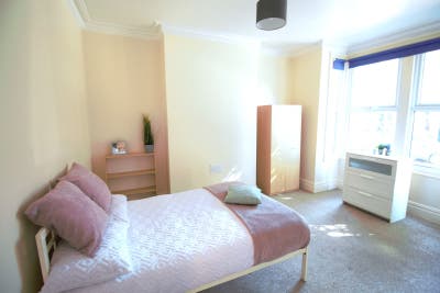 Spacious Double Room | All Bills Included Main Photo