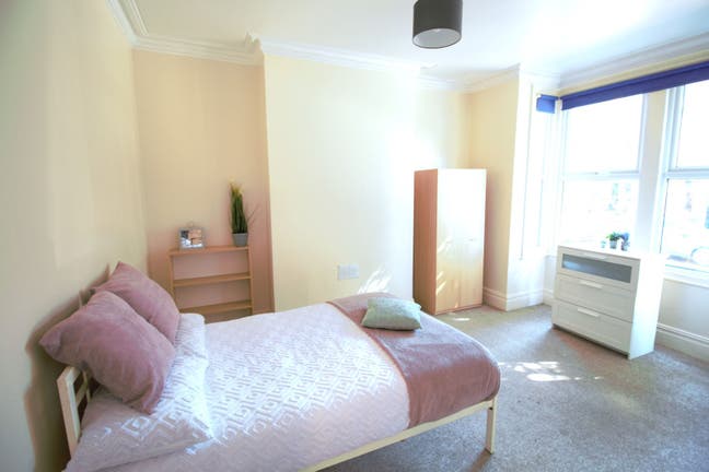 Spacious Double Room | All Bills Included Main Photo