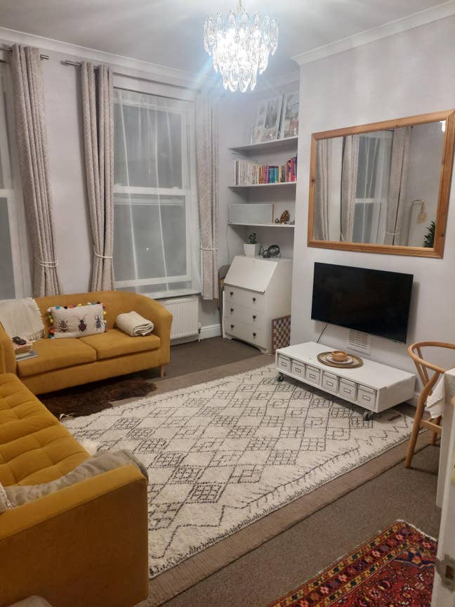 Single room sharing with vegetarian female Main Photo