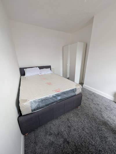 Large double rooms in newly refurbished house Main Photo