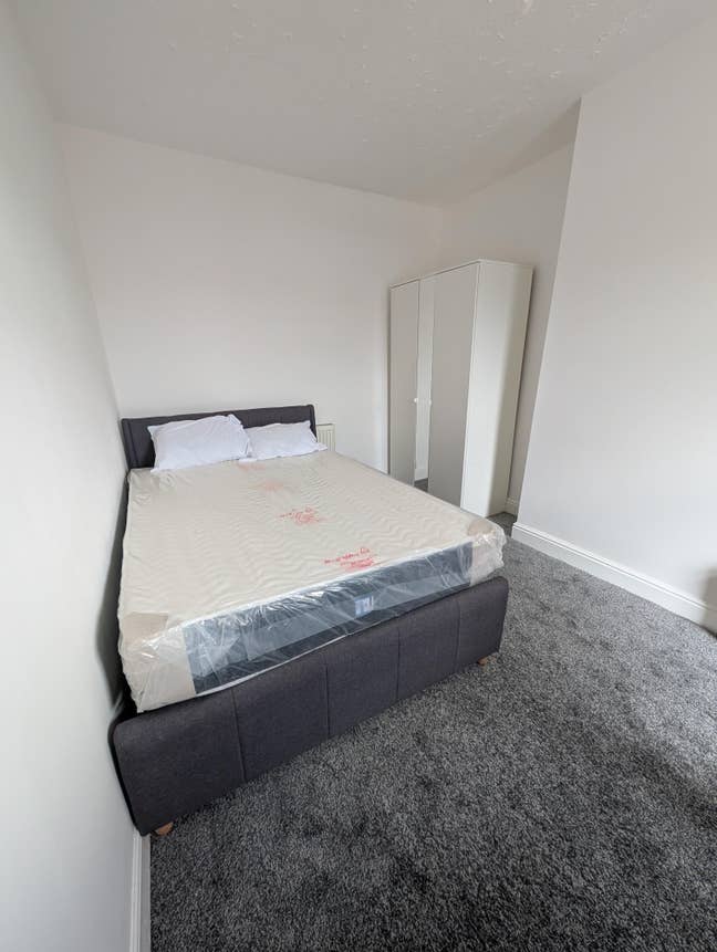 Large double rooms in newly refurbished house Main Photo